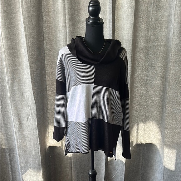 Calvin Klein Black and Gray Turtleneck Sweater - Picture 1 of 6